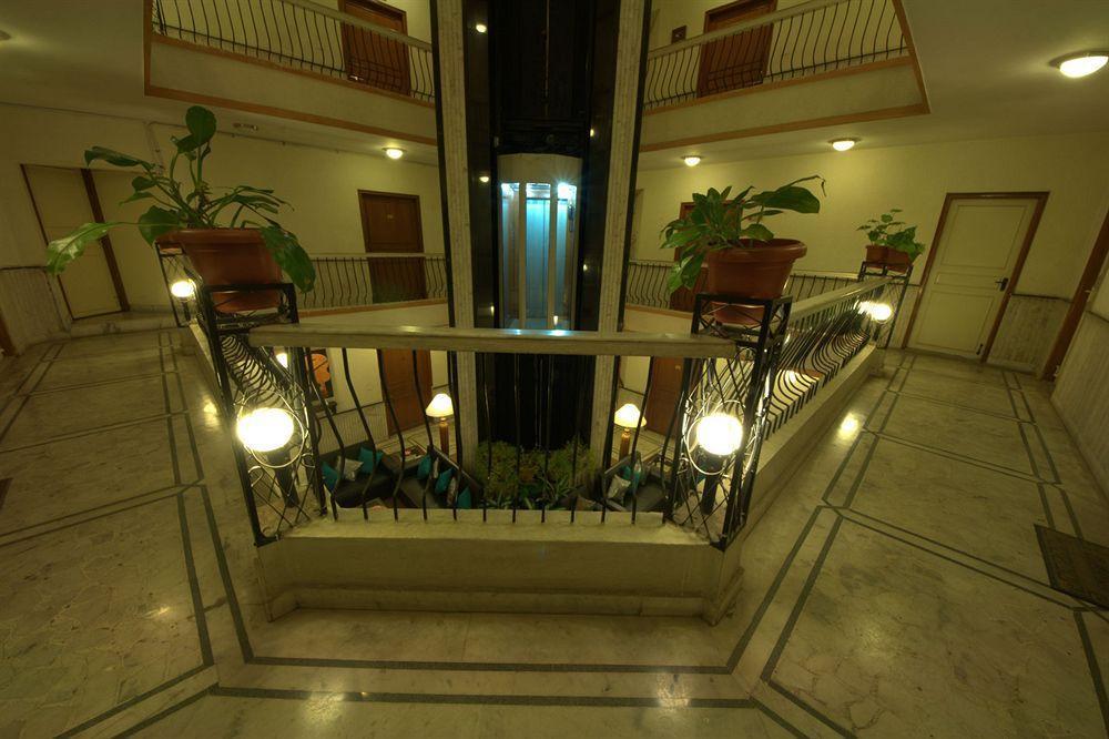 Hm Suites & Studios Bangalore Exterior foto